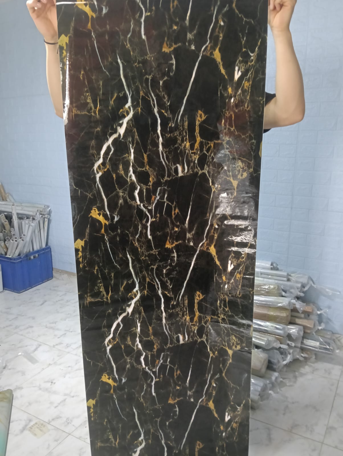 2 MT DE LARGO X 60 CM DE ANCHO PELICULA ADHESIVA TIPO MARMOL