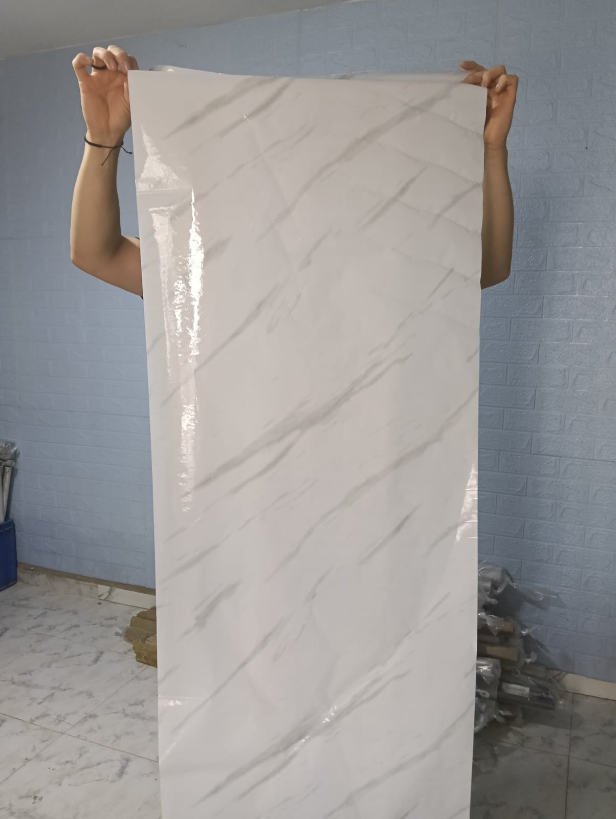 2 MT DE LARGO X 60 CM DE ANCHO PELICULA ADHESIVA TIPO MARMOL