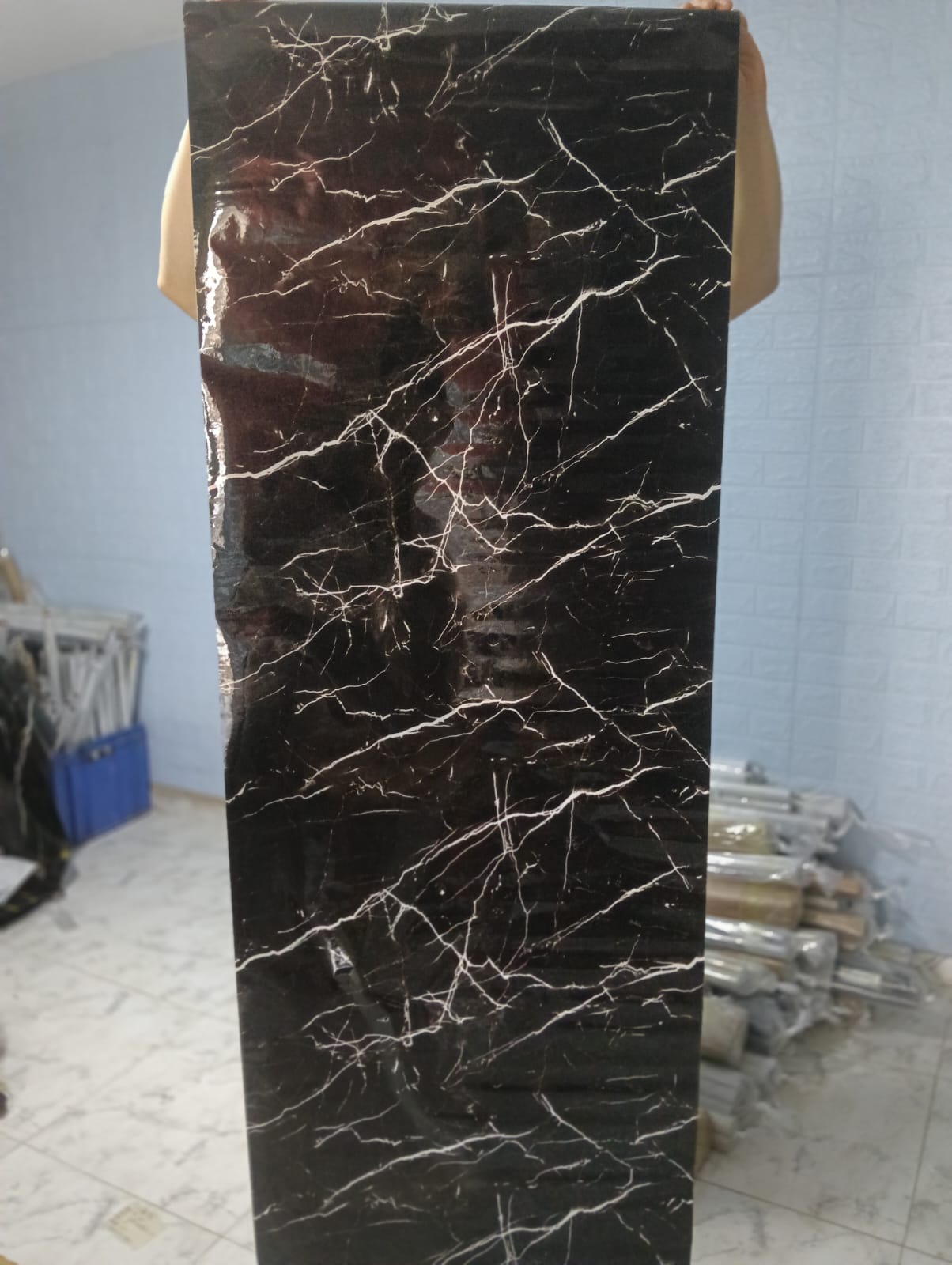 2 MT DE LARGO X 60 CM DE ANCHO PELICULA ADHESIVA TIPO MARMOL