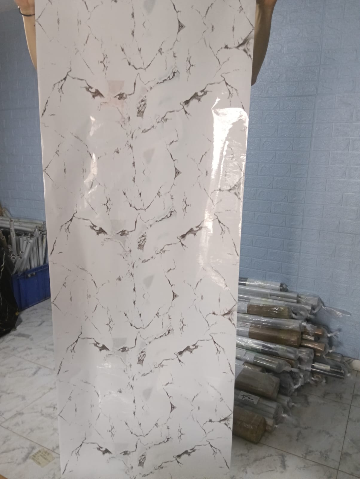 2 MT DE LARGO X 60 CM DE ANCHO PELICULA ADHESIVA TIPO MARMOL